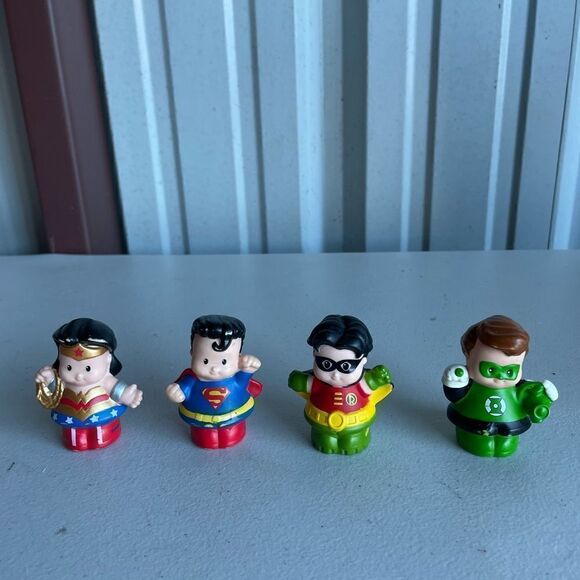 4 little people action figures - Picture 1 of 2
